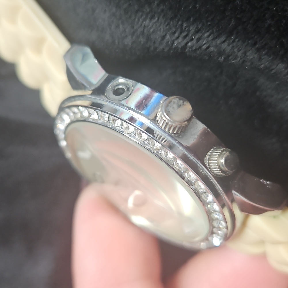 Ladies Watch - Picture 5 of 5